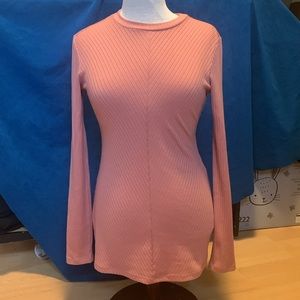 Thyme long sleeve size XS, like new. Unique design. Longer style . Tight…